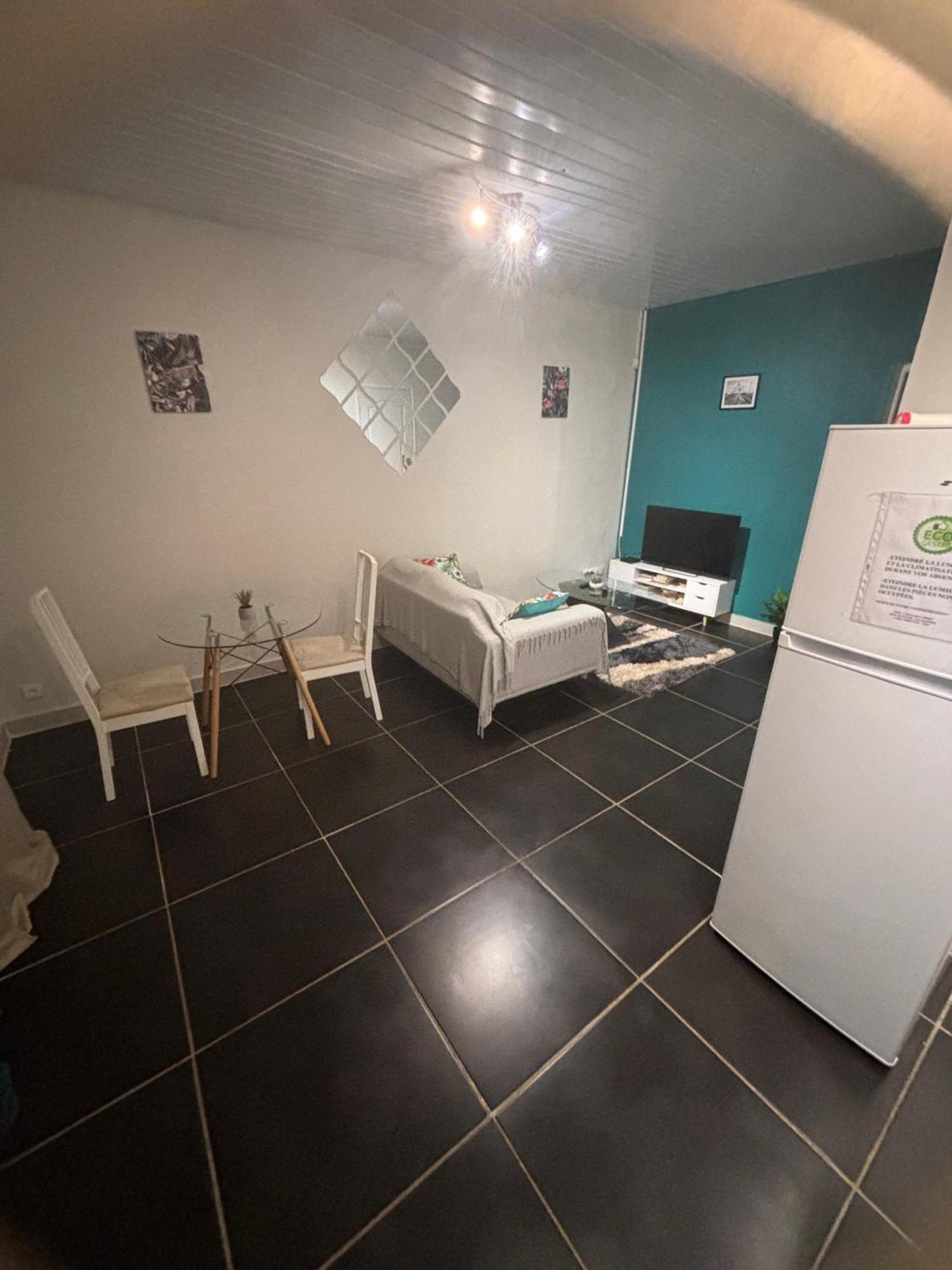 Sermie T2 Climatise Avec Piscine Kourou Exterior photo